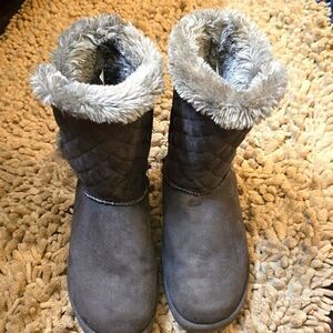 Makalu Women's size 5 Gray Suede Fur lined Adjustable Sparkle Strap Pull on Boot